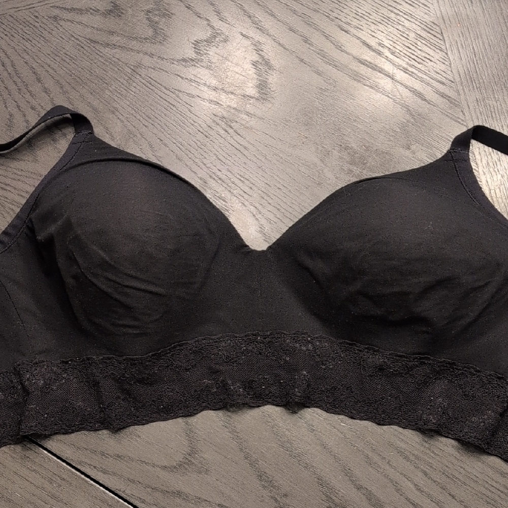 Natori Black Wireless Bra with Molded Cups